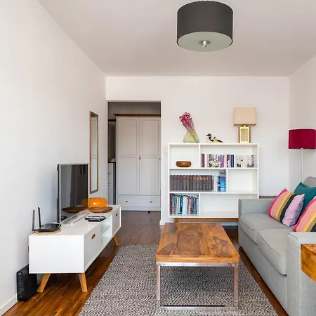 Czerniakowska Quantic By Bookinghost *