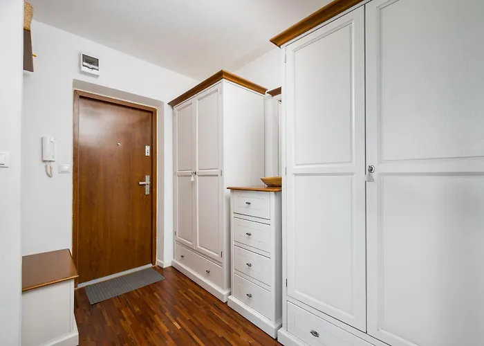 Czerniakowska Quantic By Bookinghost * Warschau