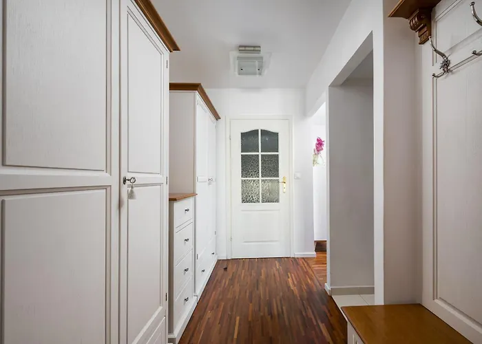 Czerniakowska Quantic By Bookinghost *